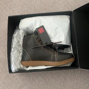 indie ridge walker boot size 9 brand new with box